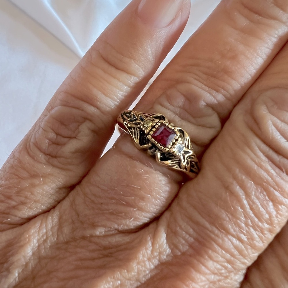 Avon Vintage Treasured Memories Ring - Picture 2 of 7